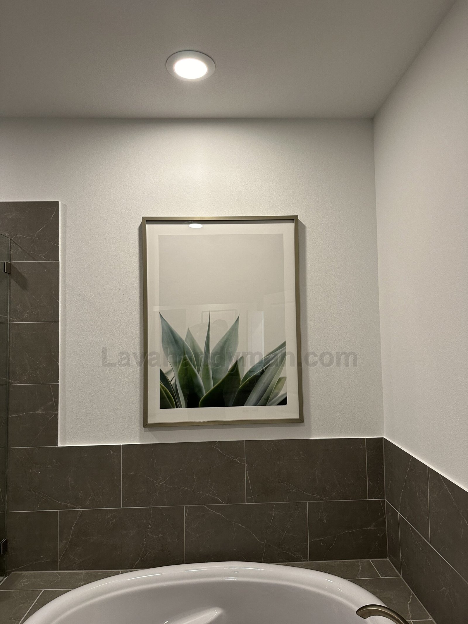 Decorative Picture Hanging with Lighting: Tips for a Stunning Look