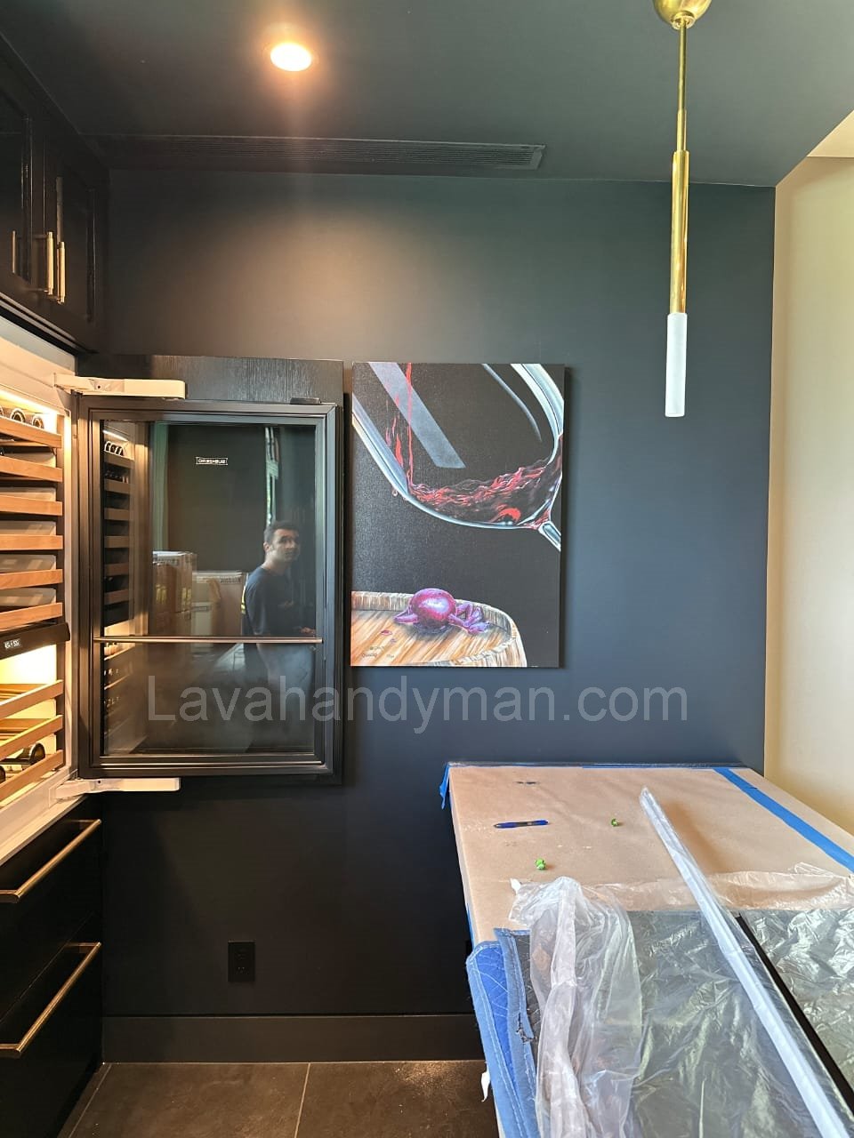 Key Points for Hanging Paintings in Restaurants and Cafés