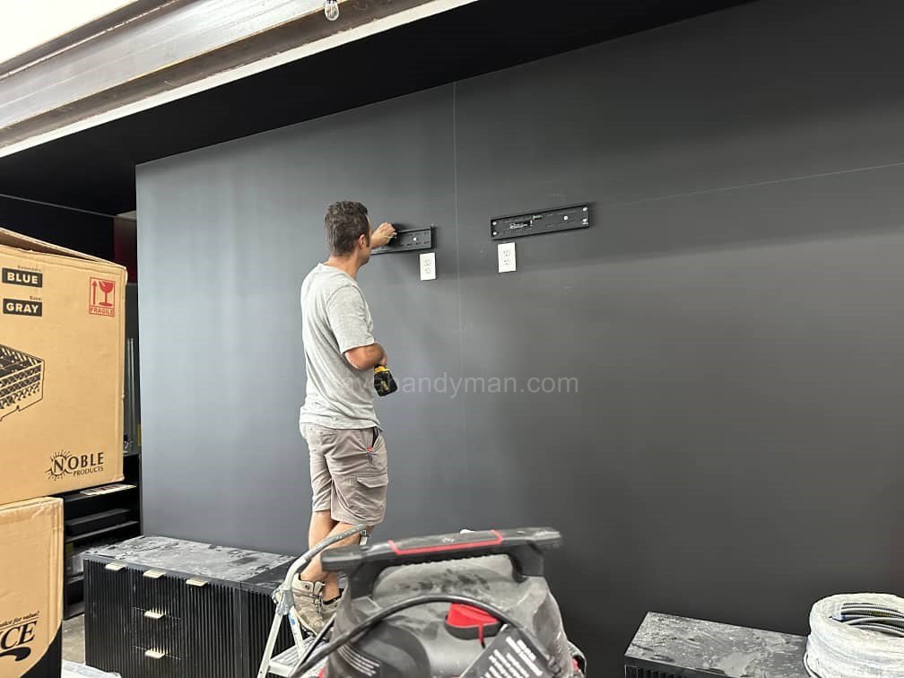 Install a TV on a Café-Bar