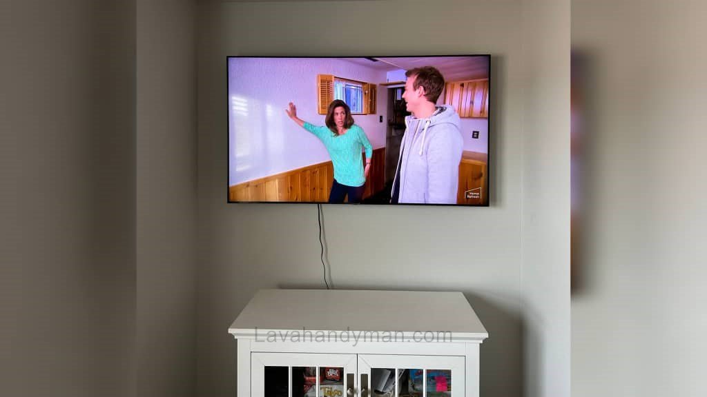 Ultimate Guide to Wall-Mounting a Smart TV in a Small Space (2025 Edition)