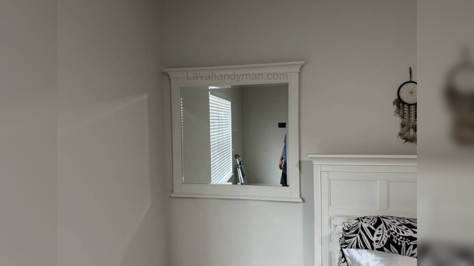 Complete Guide to Installing a Mirror on the Wall with a Laser Level: From Measuring to Precise Installation