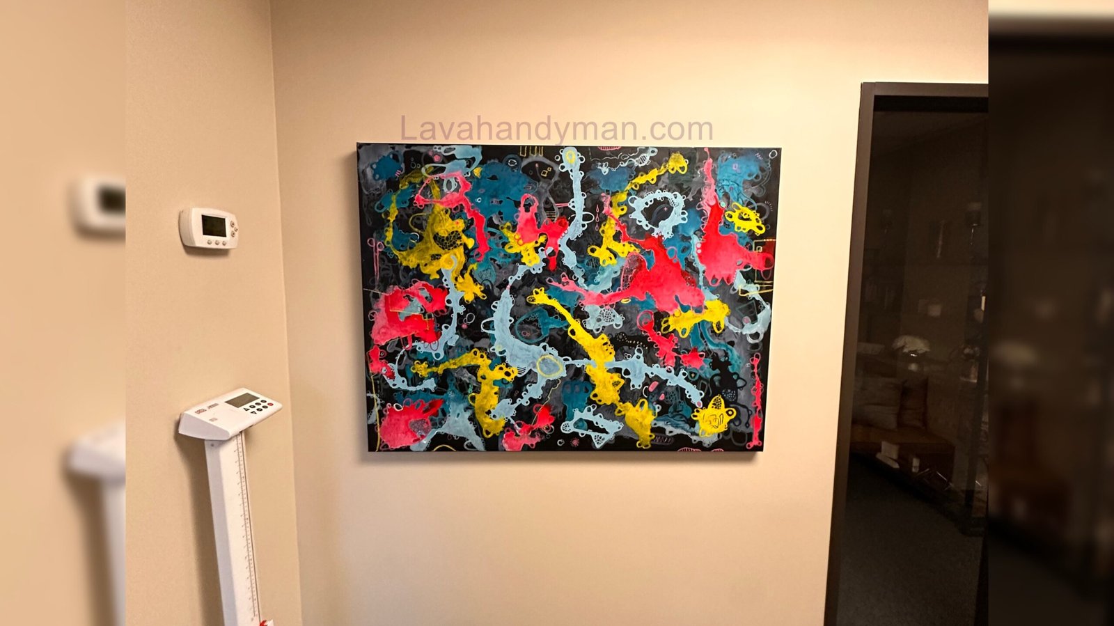 Complete Guide to Hanging a Painting on the Wall Using a Level for a Straight, Accurate, and Beautiful Display