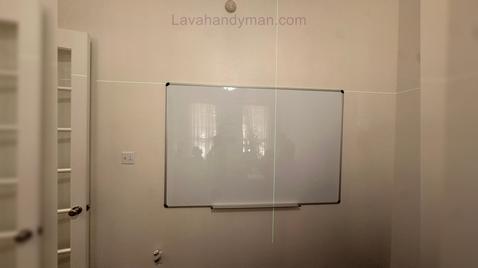Complete Guide to Installing a Whiteboard on the Wall: Installation Steps, Required Tools, and Important Tips